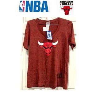 🏀 NBA CHICAGO BULLS primary logo V-Neck women’s heather red T-shirt size XL NWT